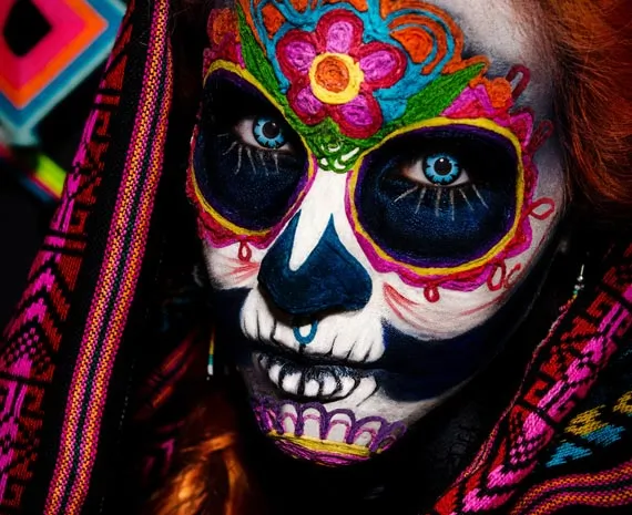 Personne maquillée pour la fête des morts au Mexique
